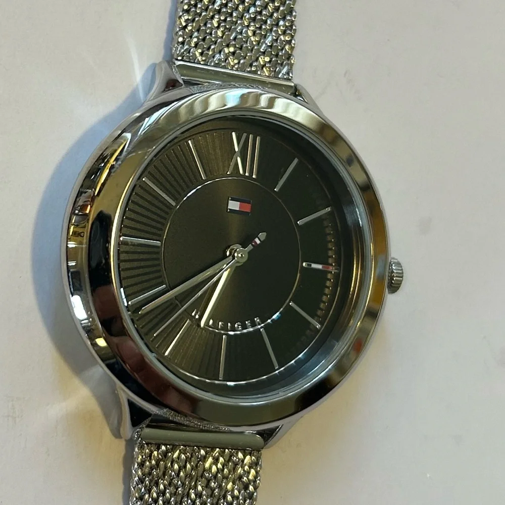 Tommy Hilfiger Watch With 36mm Black Face & Silver WrapAround MeshBracelet. - Picture 3 of 10